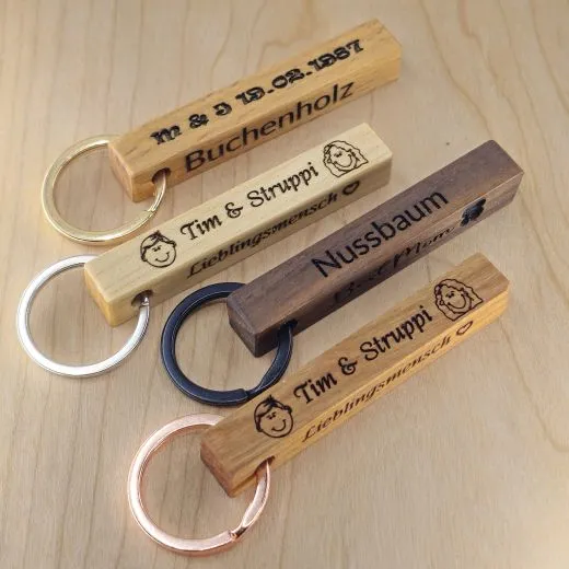 Holz Schlüsselanhänger mit Edelstahl Schlüsselring • Personalisierbar
