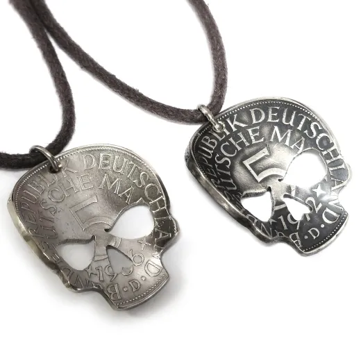 Münzanhänger TOTENKOPF aus Silber 625 • 5 DM Deutschland 1951 - 1974