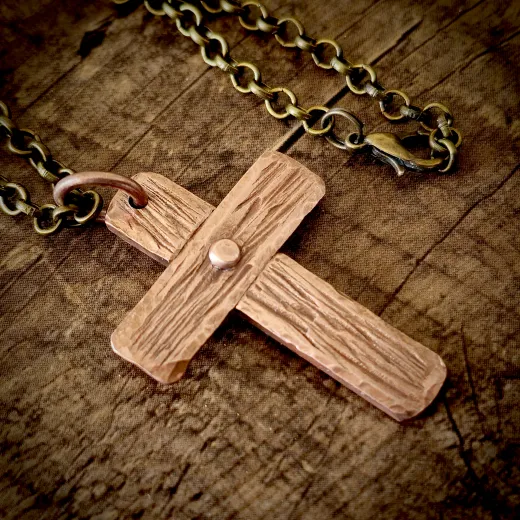 Handgefertigter Kreuzanhänger aus Feinkupfer inkl. Kette • Vintage