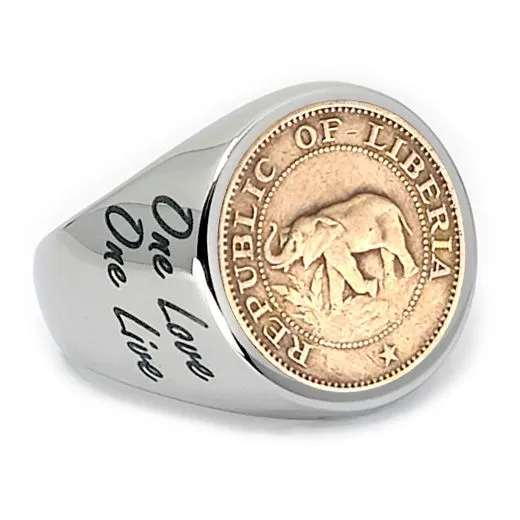 Jeder Ring ist handgefertigt und auf Wunsch mit persönlicher Gravur erhältlich.