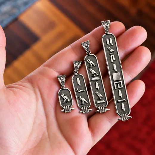 Ägyptische Namenskartusche aus 925 Sterling Silber – personalisiert mit deinem Namen in Hieroglyphen