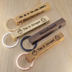 Holz Schlüsselanhänger mit Edelstahl Schlüsselring • Personalisierbar