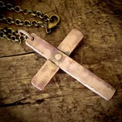 Kreuzanhänger handgefertigt aus Feinkupfer mit antikem Eisennagel • Vintage inklusive Kette
