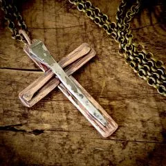 Kreuzanhänger handgefertigt aus Feinkupfer mit antikem Eisennagel • Vintage inklusive Kette