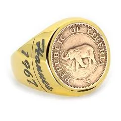 Stilvoller, handgemachter Münzschmuck aus Westafrika – ein echtes Unikat.