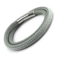 Hochwertiger Edelstahl-Bajonettverschluss für sicheren Halt.