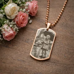 Edelstahl Anhänger Rosé mit Foto, Text & Motiv Gravur inkl. roséfarbener 60 cm langen Kugelkette • Personalisierbar