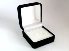 Ringetui aus Kunststoff mit Samtüberzug schwarz, Außenmaß: 45x50x38mm