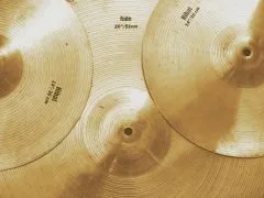 Anhänger Rasierklinge aus alten Schlagzeug Becken Upcycling • Personalisierbar