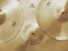 Kreuzanhänger handgefertigt aus alten Schlagzeug Becken Upcycling • Inklusive Baumwollschnur