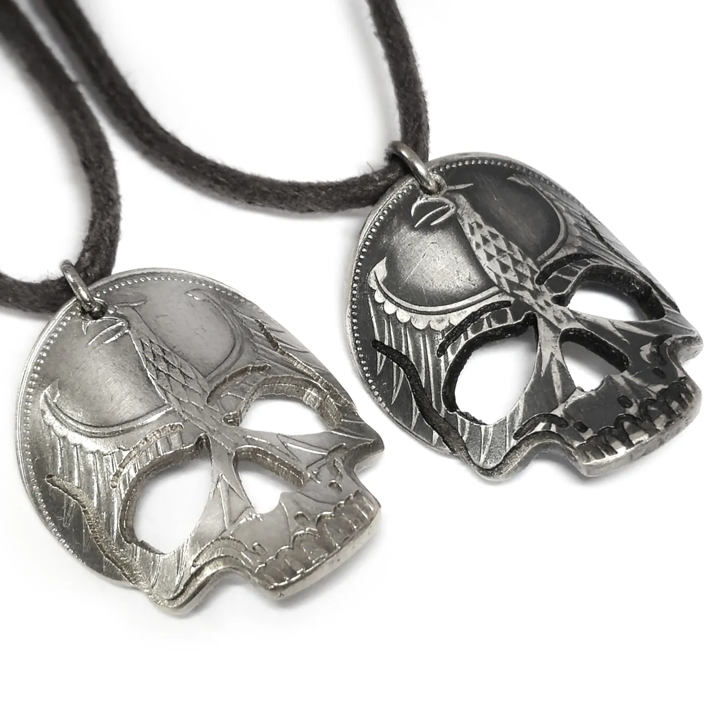 Münzanhänger aus Silber 625er 5 DM Deutschland 1951 - 1974 TOTENKOPF, inklusive Baumwollband