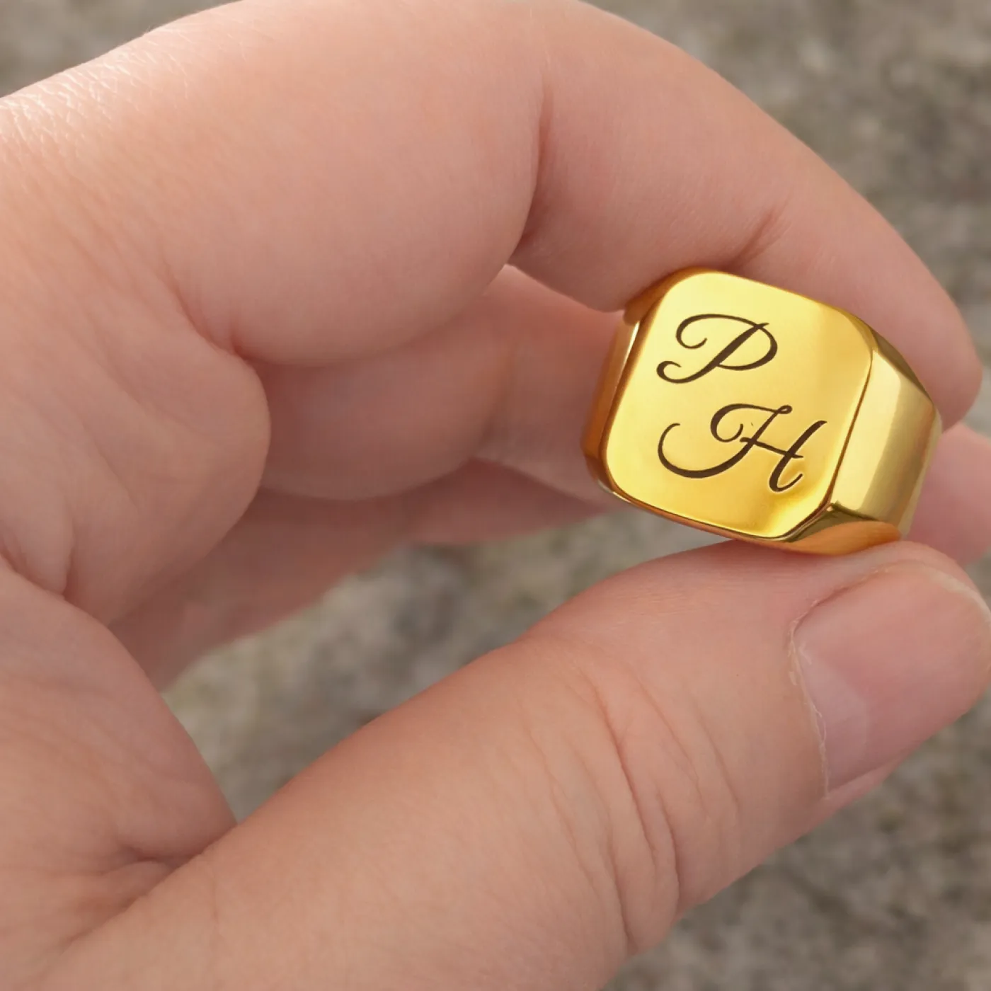 Personalisierter Siegelring aus Edelstahl mit Monogramm-Gravur – in Silber, Schwarz oder Gold