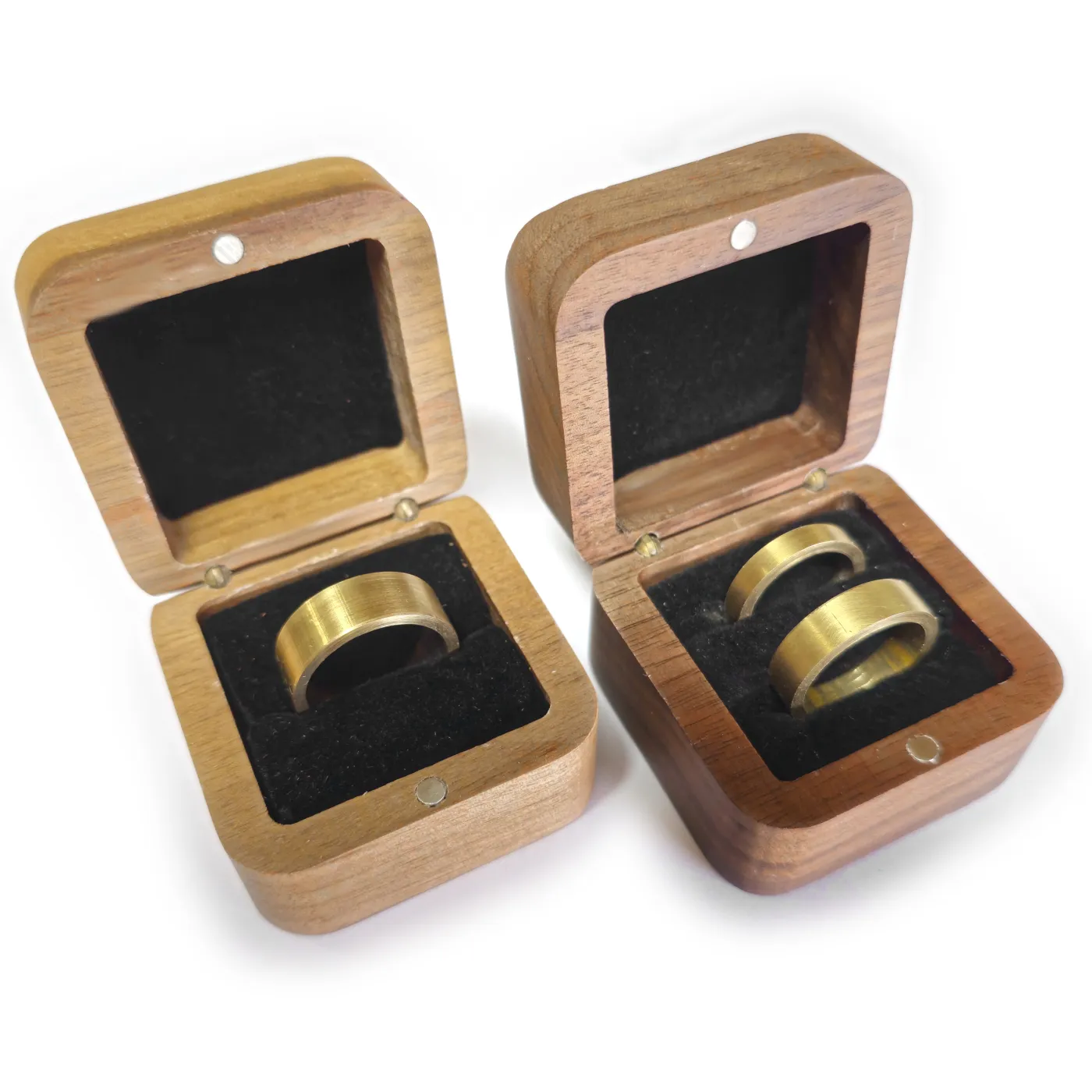 Edles Ringetui aus Holz für 1 oder 2 Ringe mit Klappdeckel, Magnetverschluss und weißer Einlage