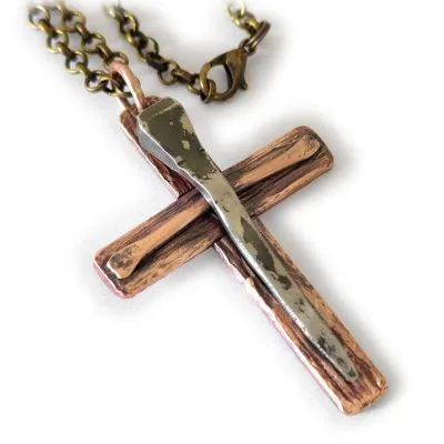 Kreuzanhänger handgefertigt aus Feinkupfer mit antikem Eisennagel • Vintage inklusive Kette