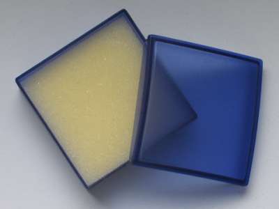 Schmucketui aus Kunststoff blau, Außenmaß: 41,5 x 41,5 x 17,5mm